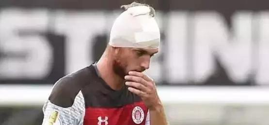 在足球的浩 在足球的浩