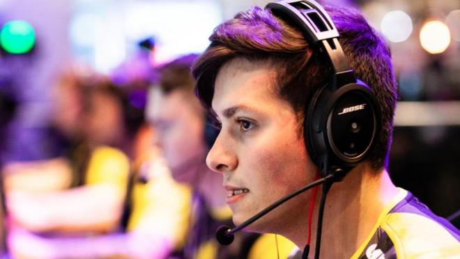 逐渐成为消 逐渐成为消