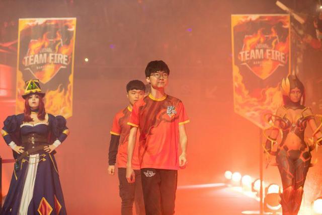 凭借他们 凭借他们