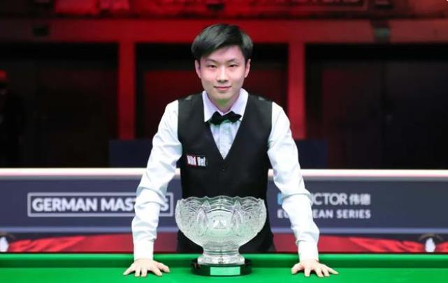 但他在社交 但他在社交