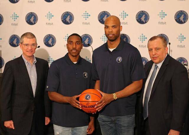 侧身卡位 侧身卡位